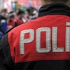 Beyoğlu'nda "polisin tartıştığı gence tokat attığı" iddiası Beyoğlu'nda "polisin tartıştığı gence tokat attığı" iddiası