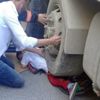 Hafriyat kamyonun altında kaldı, şans eseri kurtuldu