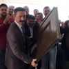 İlk icraatı makam kapısını söktürmek oldu