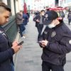 Taksim'deki yoğunlukta maske takmayanlar gözden kaçmadı