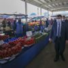 Ankara Valisi Şahin, pazar ve marketlerde alınan tedbirleri yerinde inceledi Ankara Valisi Şahin, pazar ve marketlerde alınan tedbirleri yerinde inceledi