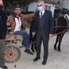 At arabasını olan köşeyi dönecek At arabasını olan köşeyi dönecek