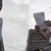 İşkencelerle canından bezen damat çatıya çıktı İşkencelerle canından bezen damat çatıya çıktı