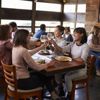 Bayramda yollar boş, restoranlar dolu