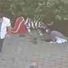 Komşusunun kızına sinirlendi, dehşet saçtı!