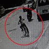 Sürücünün çarptığı bisikletli çocuk metrelerce havaya savruldu Sürücünün çarptığı bisikletli çocuk metrelerce havaya savruldu