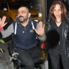 Sertab’dan tekerlekli sandalyedeki gülcüye azar Sertab’dan tekerlekli sandalyedeki gülcüye azar