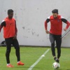 Kevin Constant buzları eritiyor Kevin Constant buzları eritiyor