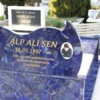 Ali Şen'in torununun mezar taşı görenleri duygulandırdı Ali Şen'in torununun mezar taşı görenleri duygulandırdı