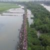 Myanmar'dan kaçan Müslümanlar havadan görüntülendi