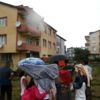 Yağmura rağmen intihar girişimini anbean izlediler Yağmura rağmen intihar girişimini anbean izlediler
