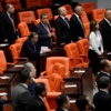 Erdoğan yemin ederken bir tek o ayağa kalkmadı Erdoğan yemin ederken bir tek o ayağa kalkmadı