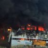 Kocaeli'de fabrika alev alev yanıyor Kocaeli'de fabrika alev alev yanıyor