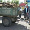 Kömür fiyatları yükselince vatandaşlar tezek almaya başladı Kömür fiyatları yükselince vatandaşlar tezek almaya başladı