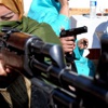 Okul baskınından sonra Taliban'a karşı silahlandılar