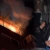 Kağıthane’de 6 katlı binanın çatısı alev alev yandı