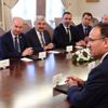 Hakimler ve Savcılar Kurulu, Bakan Bozdağ başkanlığında ilk kez toplandı Hakimler ve Savcılar Kurulu, Bakan Bozdağ başkanlığında ilk kez toplandı