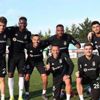 Adriano yeni takımına imzayı atıyor Adriano yeni takımına imzayı atıyor
