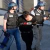 Fransız polisinden taraftarlara sert müdahale! Fransız polisinden taraftarlara sert müdahale!