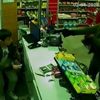 'Koronavirüs' maskesiyle tekel bayisini silahla soydu 'Koronavirüs' maskesiyle tekel bayisini silahla soydu