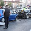 Sivas ta otomobiller çarpıştı: 3 yaralı Sivas ta otomobiller çarpıştı: 3 yaralı