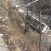Üniversitelileri taşıyan minibüs uçuruma yuvarlandı Üniversitelileri taşıyan minibüs uçuruma yuvarlandı