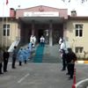 Kovid-19 tedavisi tamamlanan 3 kişi alkışlarla taburcu ... Kovid-19 tedavisi tamamlanan 3 kişi alkışlarla taburcu ...