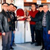 Milyonerin uğurlu sandalyesi duvarda Milyonerin uğurlu sandalyesi duvarda