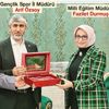 Devlet protokolü tarikat şeyhinin önünde el pençe divan durdu. Öğrencilerin sorunlarını görüşmüşler Devlet protokolü tarikat şeyhinin önünde el pençe divan durdu. Öğrencilerin sorunlarını görüşmüşler