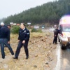 Öğrenci servisi uçuruma yuvarlandı Öğrenci servisi uçuruma yuvarlandı