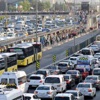 Tatilciler yola çıkınca,İstanbul trafiği kilitlendi Tatilciler yola çıkınca,İstanbul trafiği kilitlendi