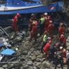 Peru'da yolcu otobüsü uçuruma devrildi