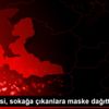 İzmir polisi, sokağa çıkanlara maske dağıttı