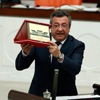 Hükümete ‘kaçak saray’ plaketi verdi