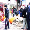 Kaldırımda yürürken üzerine duvar düştü