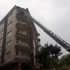 Güngören'de beş katlı binanın terasının bir kısmı çöktü Güngören'de beş katlı binanın terasının bir kısmı çöktü