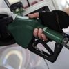 Son dakika: Benzine yeni bir indirim daha geliyor