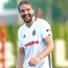 Caner Erkin imzayı atıyor Caner Erkin imzayı atıyor