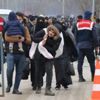 Akın akın gelmeye devam ediyorlar Akın akın gelmeye devam ediyorlar