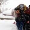 Yaralı kadına hendek zulmü