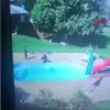 Havuza düşen çocuğu arkadaşı böyle kurtardı