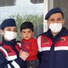 Torununu sevindirmek isteyen babaannenin yardımına jandarma koştu Torununu sevindirmek isteyen babaannenin yardımına jandarma koştu