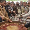 Vatandaşa forslu aşure ikramı Vatandaşa forslu aşure ikramı