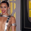 Miley Cyrus'a yine eleştiri yağdı Miley Cyrus'a yine eleştiri yağdı