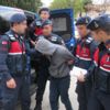 Kız kardeşlerini öldüren ağabey tutuklandı Kız kardeşlerini öldüren ağabey tutuklandı