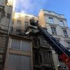 Turistler İstiklal deki yangını çekmek için sıraya ... Turistler İstiklal deki yangını çekmek için sıraya ...