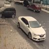 İstanbul'da el freni çekilmeyen araç dehşet saçtı! Saniyelerle kurtuldular İstanbul'da el freni çekilmeyen araç dehşet saçtı! Saniyelerle kurtuldular