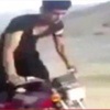 Pakistanlı gencin hüsranla biten motosiklet şovu