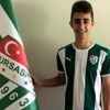 Bursaspor'un genç futbolcusu Yiğit Şengil ile yollarını ayırdı! Beşiktaş... Bursaspor'un genç futbolcusu Yiğit Şengil ile yollarını ayırdı! Beşiktaş...