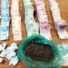 Polisin uyarısına rağmen kaçtı, otomobilinden uyuşturucu ... Polisin uyarısına rağmen kaçtı, otomobilinden uyuşturucu ...